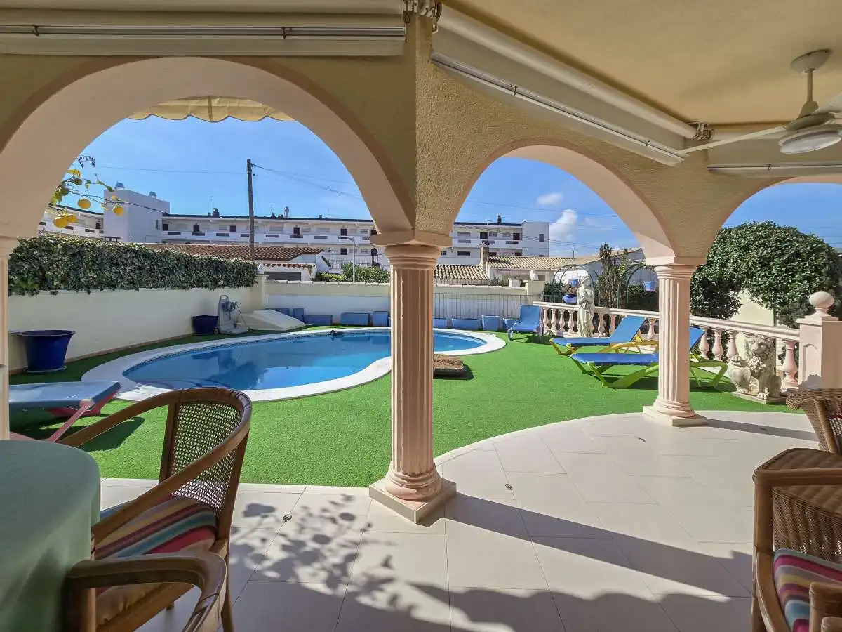 Piscina de Casa o xalet en venda en Empuriabrava amb Calefacció i Jardí privat