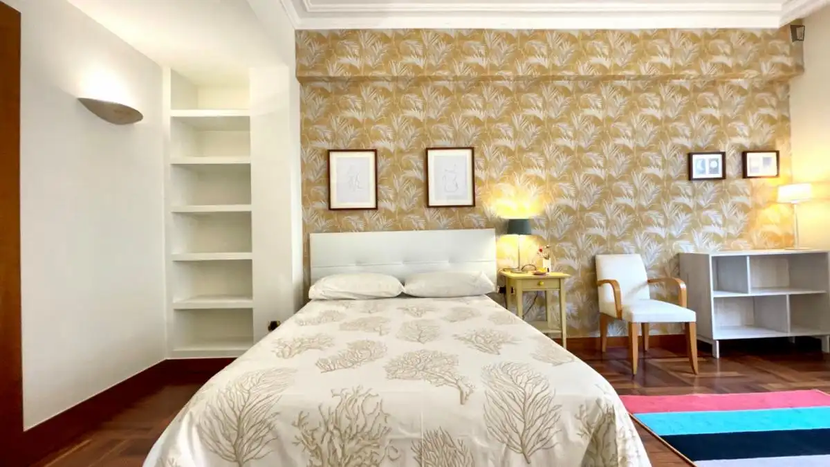 Room in Sabino Arana - Jesuitas