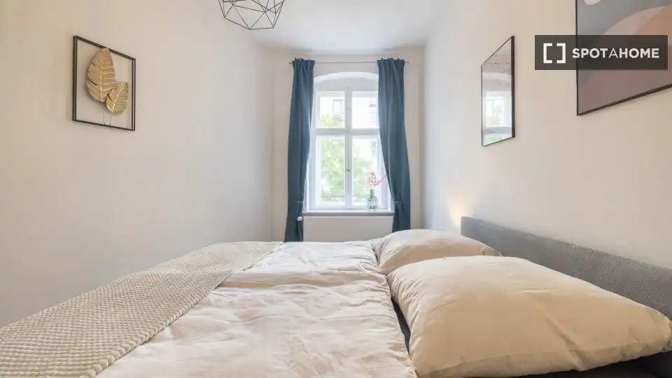 Dormitori de Apartament per a compartir en Collado de la Vera amb Aire condicionat, Calefacció i Terrassa