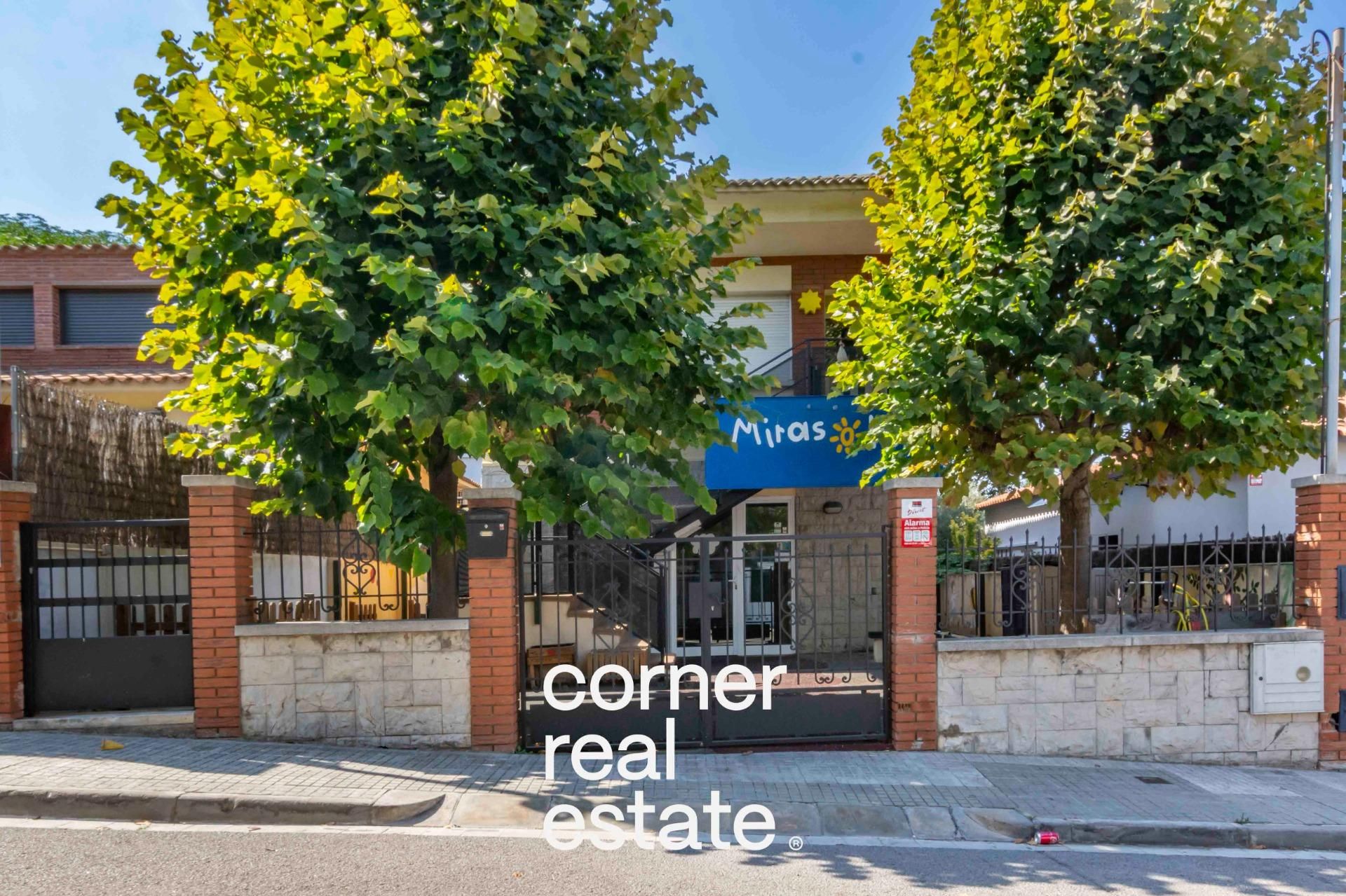 Exterior view of House or chalet for sale in Sant Cugat del Vallès  with Air Conditioner, Heating and Private garden