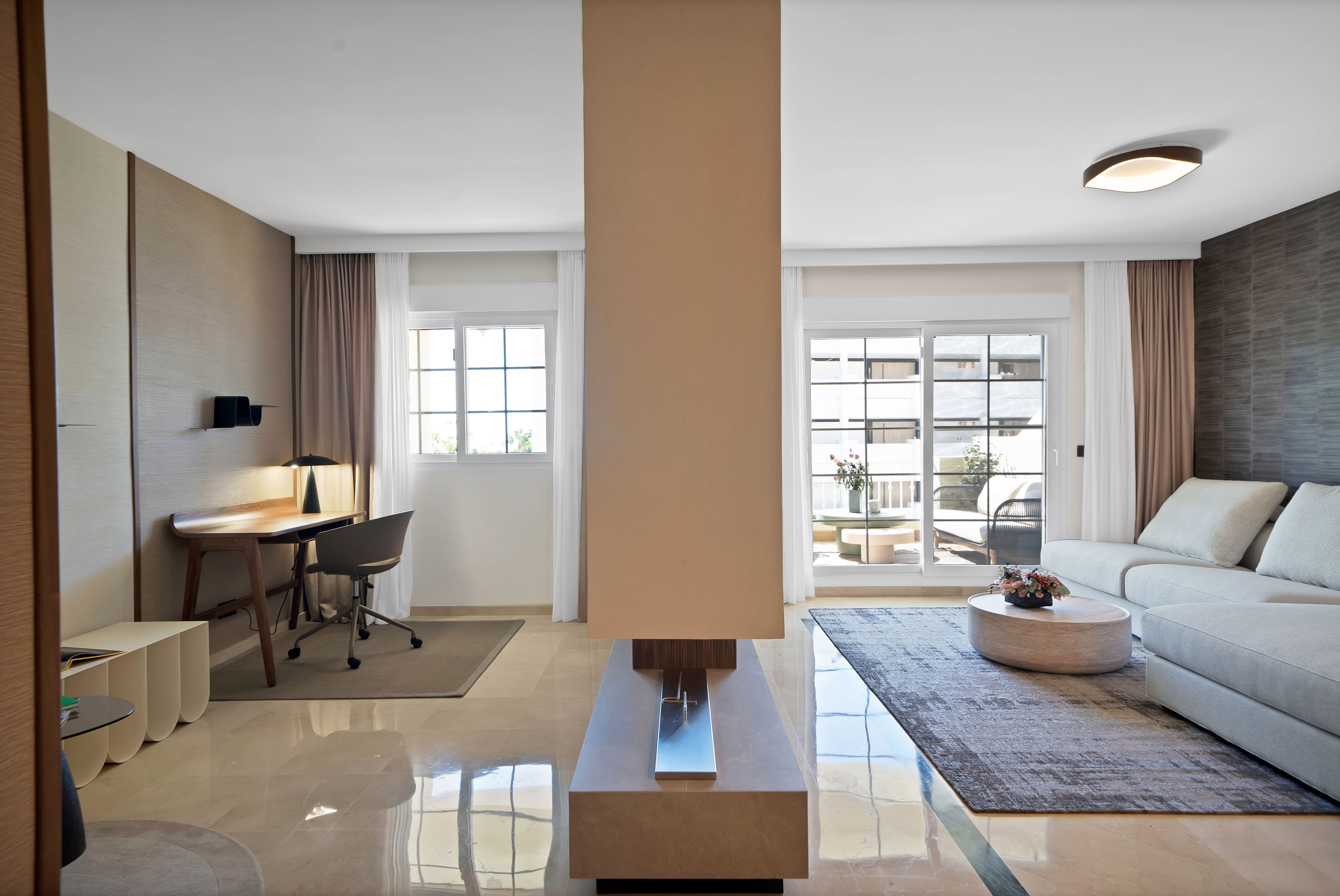 Sala d'estar de Apartament en venda en Marbella amb Calefacció, Jardí privat i Terrassa