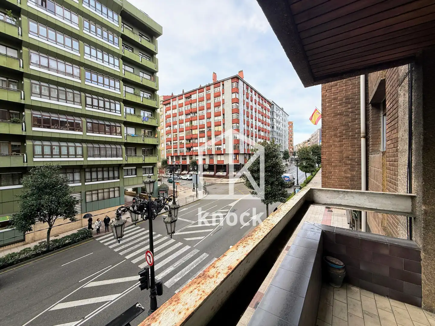 Vista exterior de Pis en venda en Oviedo  amb Calefacció, Parquet i Traster
