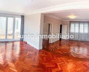 Living room of Attic for sale in Valladolid Capital  with Air Conditioner, Heating and Parquet flooring