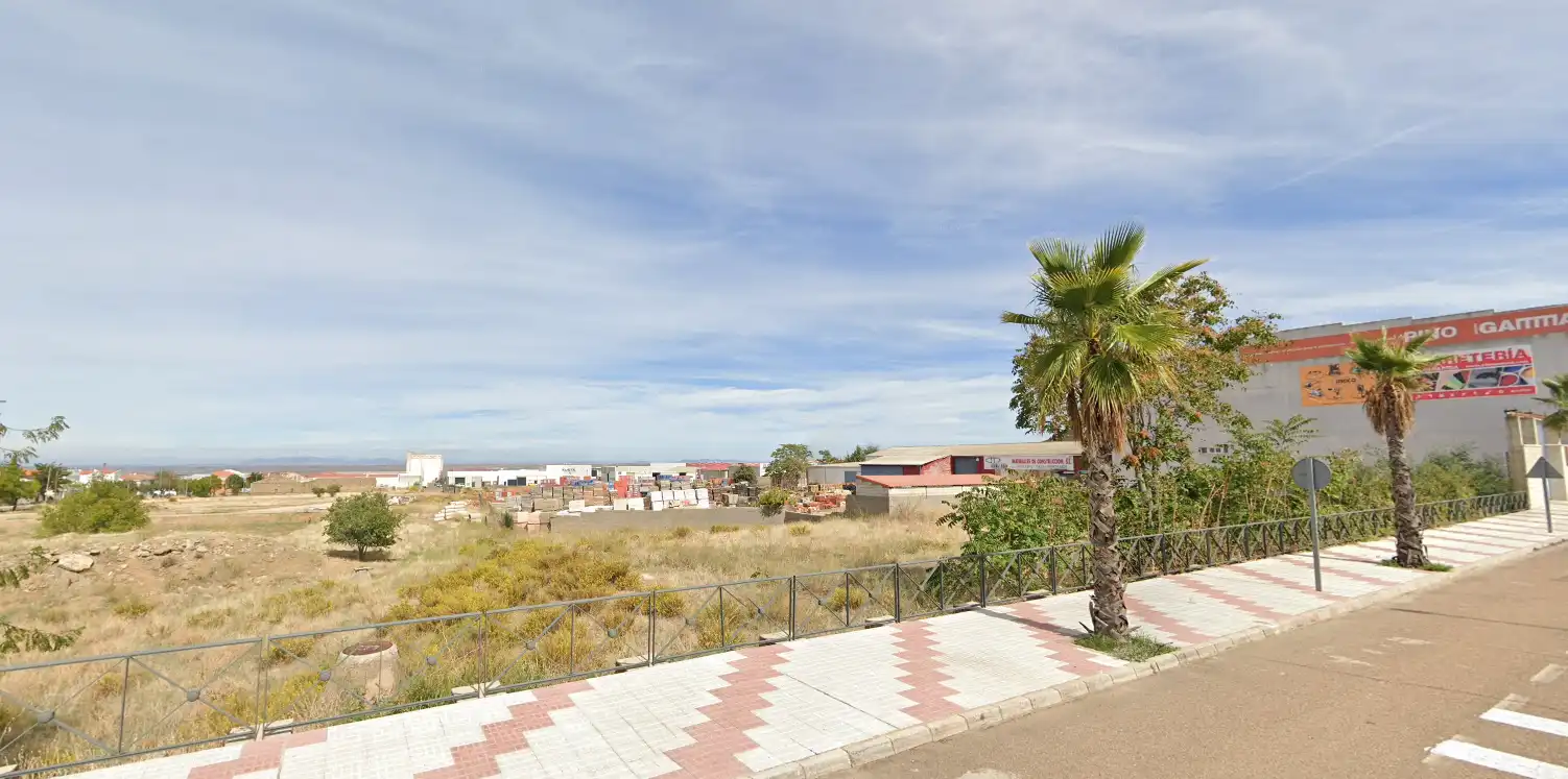 Residential land for sale in Avenida del General Luxán 50, imagen 3