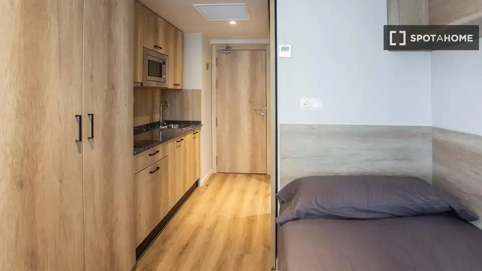 Bedroom of Flat for rent in Bilbao   with Air Conditioner, Heating and Furnished