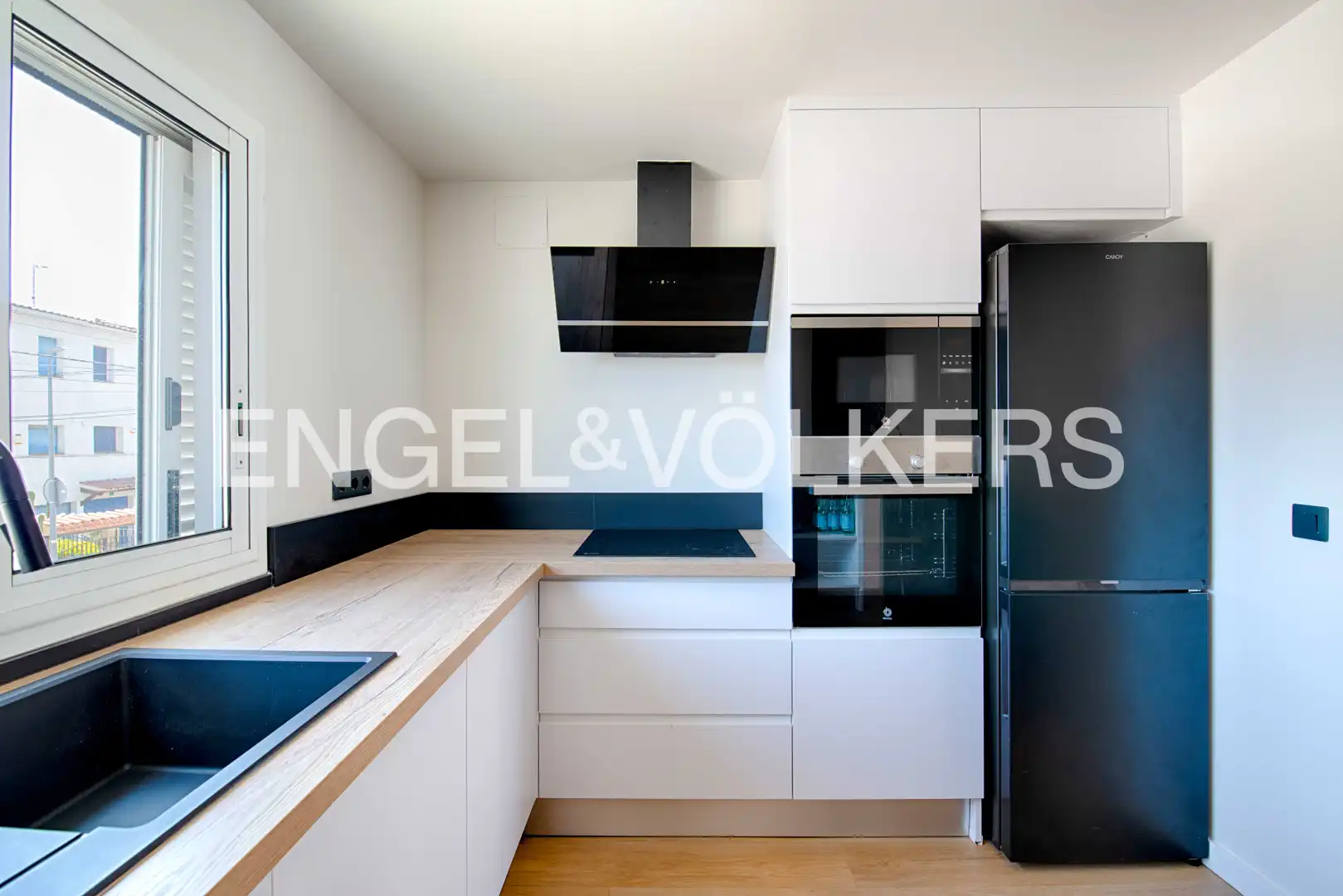 Terraced house with terrace for sale in Carrer Port Empúries, imagen 9