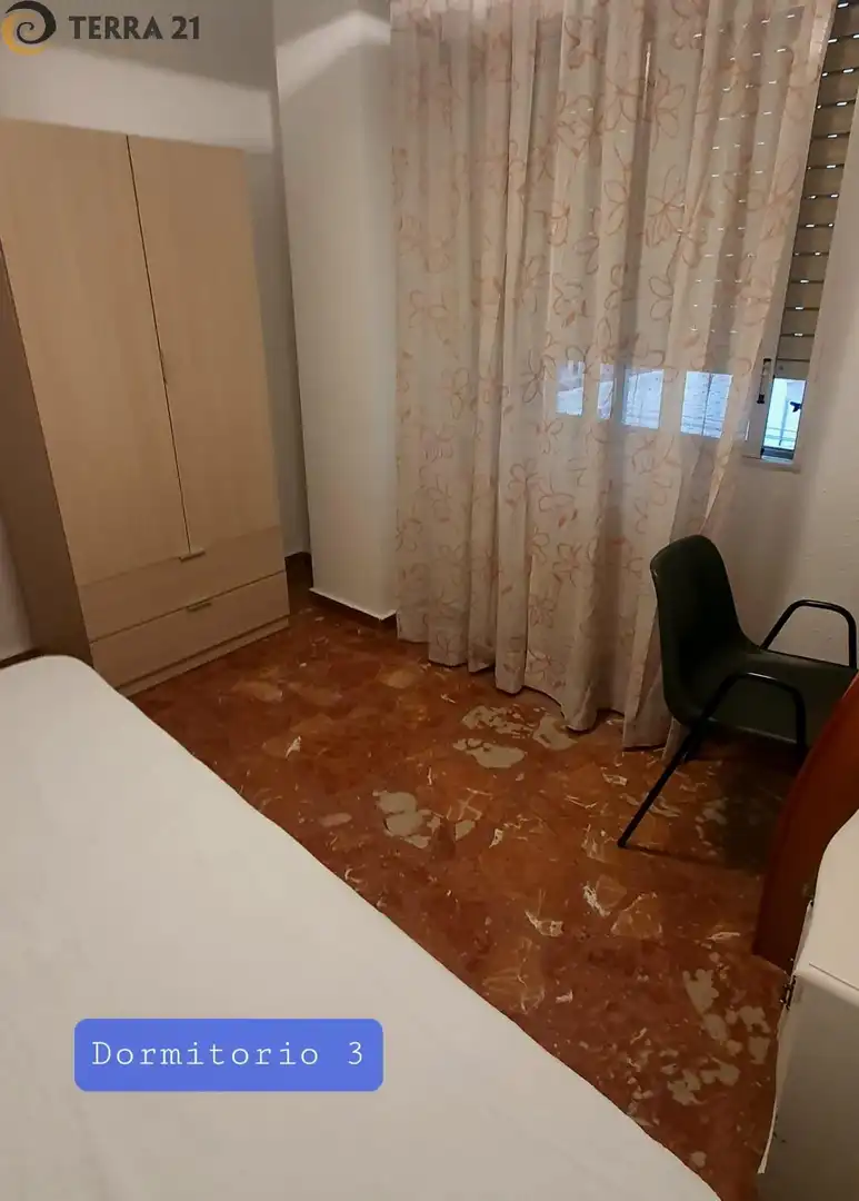 Dormitori de Pis de lloguer en Jaén amb Aire condicionat, Calefacció i Moblat