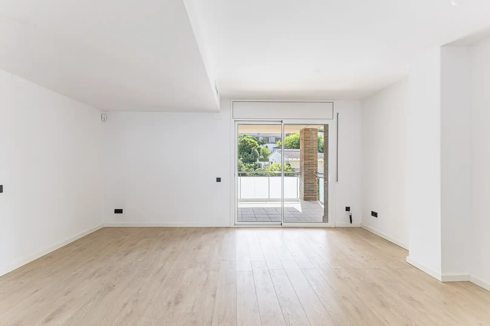 Sala d'estar de Casa o xalet en venda en Cubelles amb Aire condicionat, Calefacció i Jardí privat