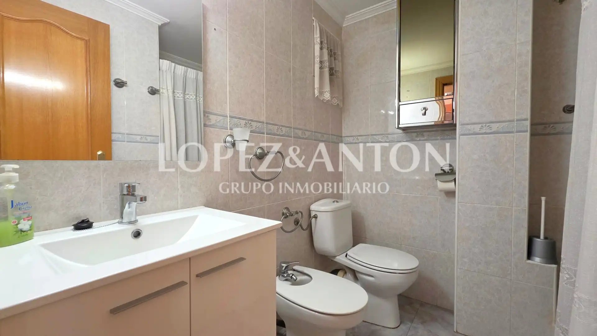 Baño de Piso en venta en L'Eliana con Aire acondicionado, Amueblado y Horno
