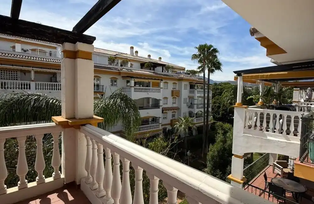 Vista exterior de Apartamento en venta en Marbella con Aire acondicionado, Terraza y Piscina