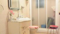 Bathroom of Flat for sale in  Madrid Capital  with Heating