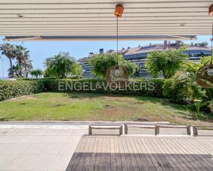 Terrassa de Apartament de lloguer en Sitges amb Aire condicionat, Calefacció i Jardí privat