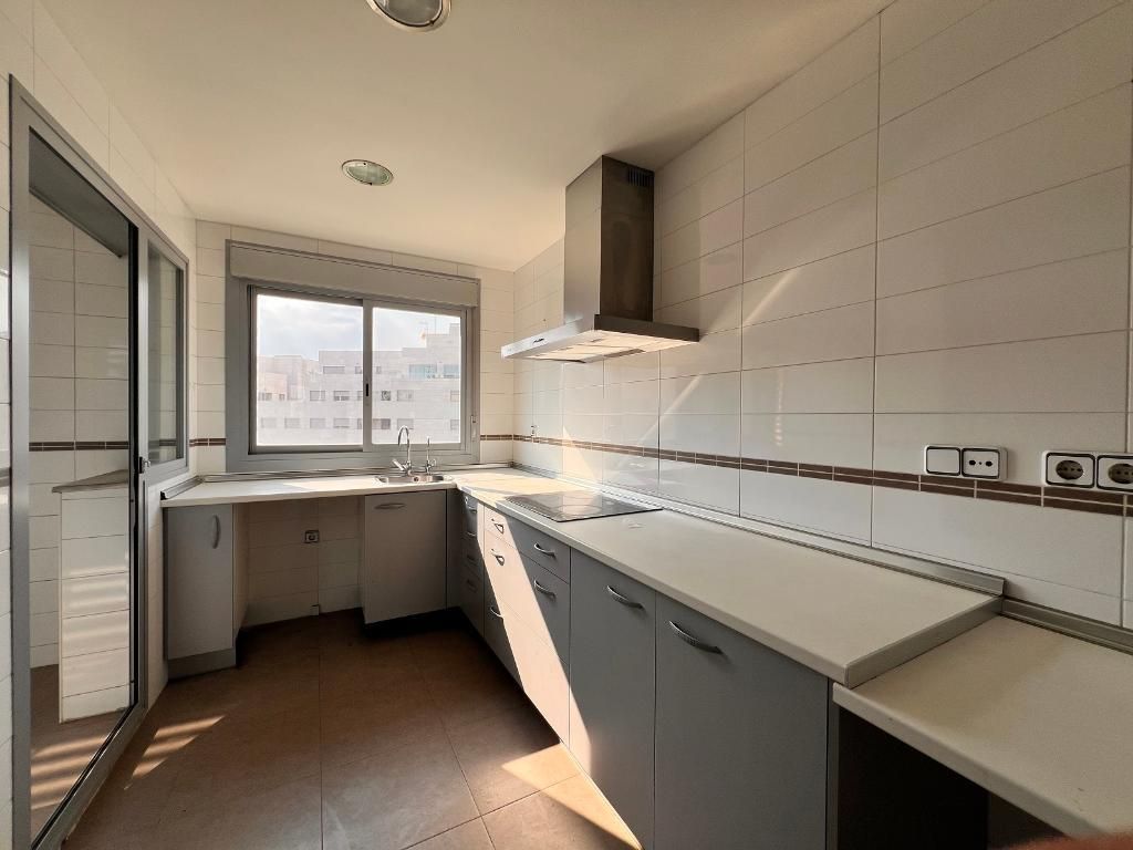 Kitchen of Flat for sale in  Madrid Capital  with Heating, Storage room and Community pool