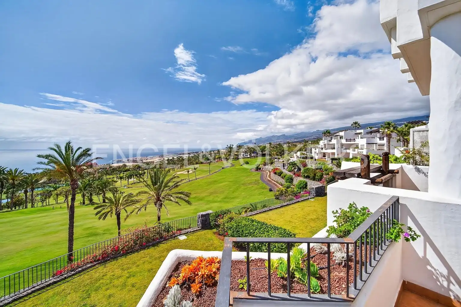 Vista exterior de Piso en venta en Guía de Isora con Aire acondicionado, Terraza y Piscina