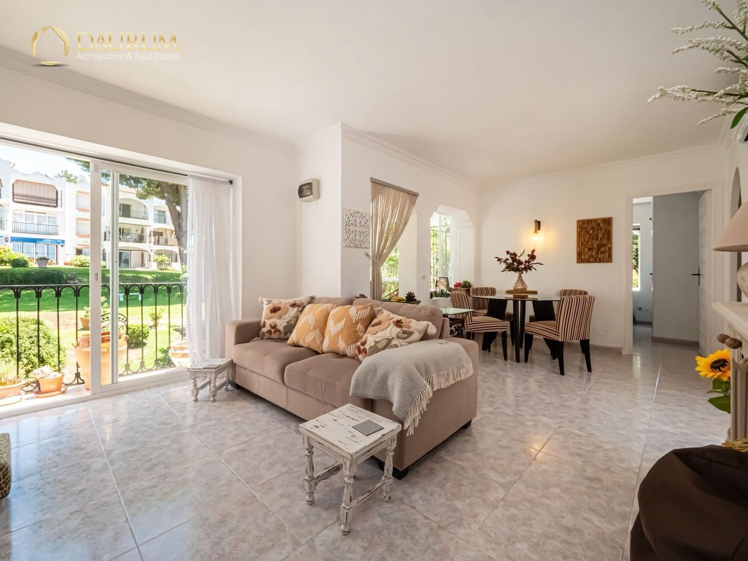 Living room of Flat for sale in Estepona  with Air Conditioner, Heating and Terrace