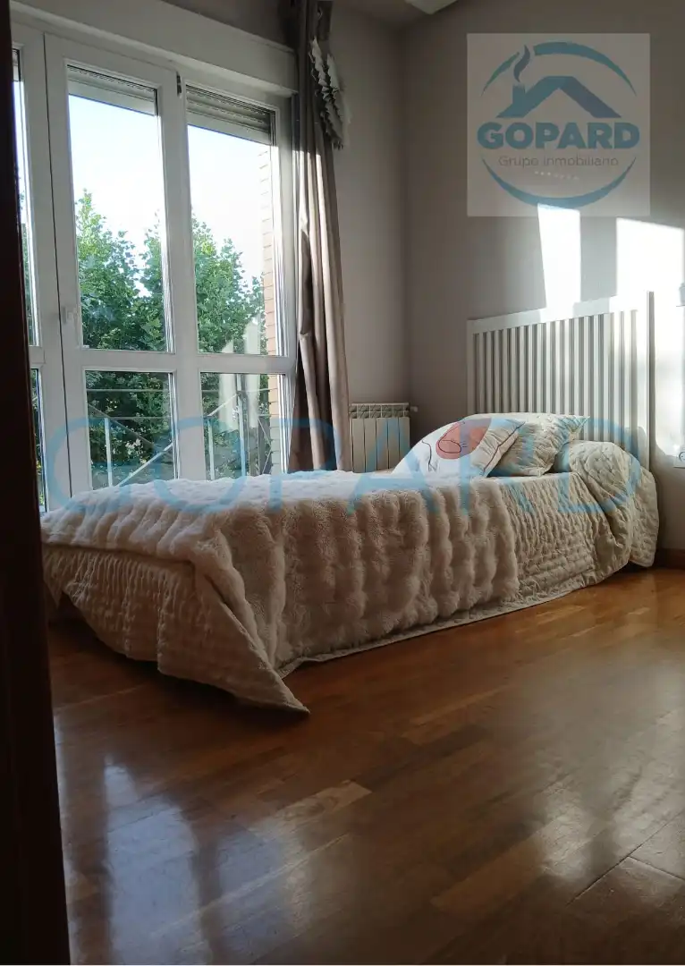Dormitori de Casa adosada de lloguer en Villanueva de la Cañada amb Aire condicionat, Calefacció i Jardí privat
