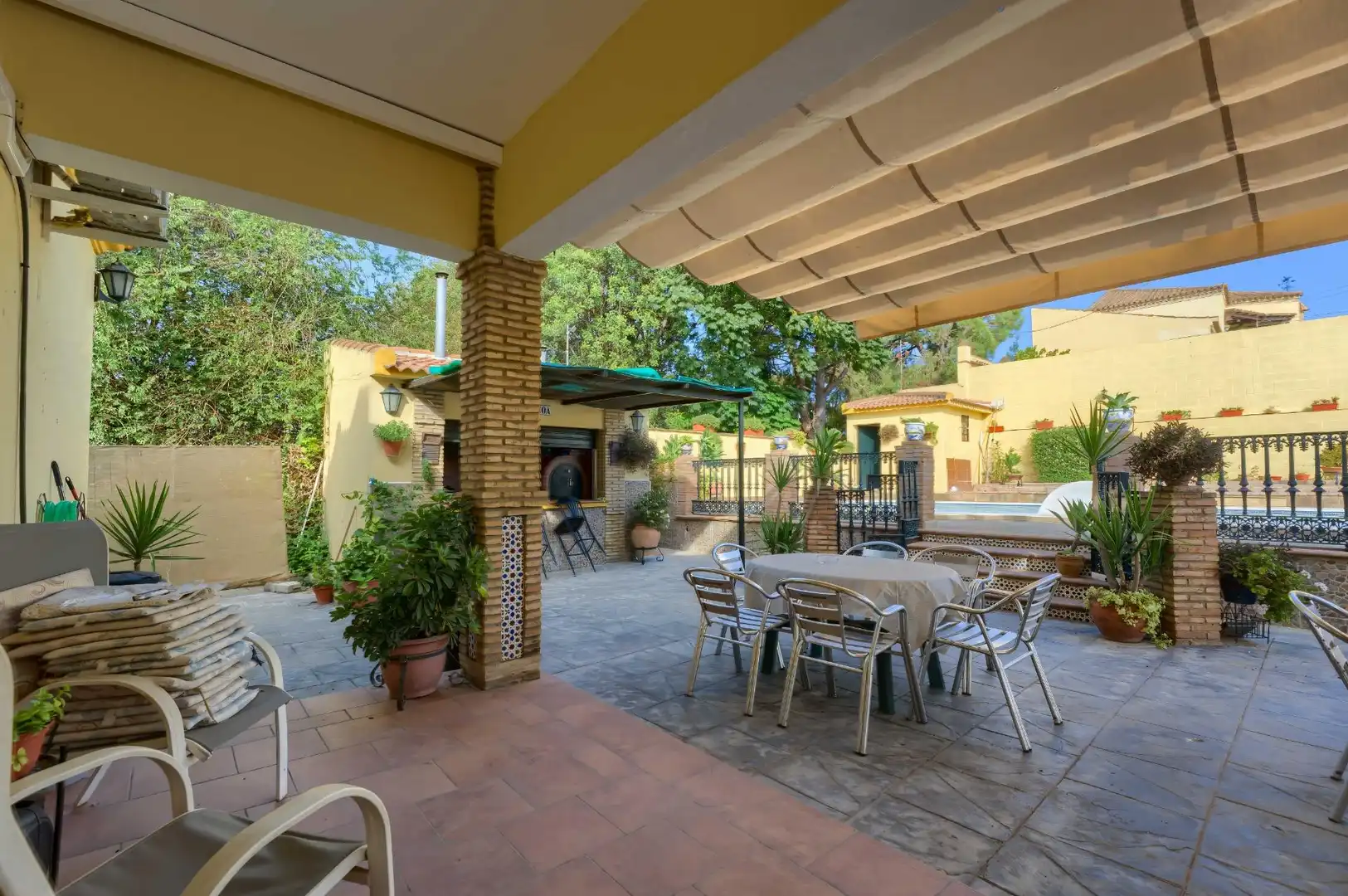 Terraza de Casa o chalet en venta en Sanlúcar la Mayor con Aire acondicionado, Calefacción y Jardín privado