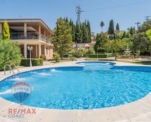 Piscina de Pis en venda en Jun amb Terrassa