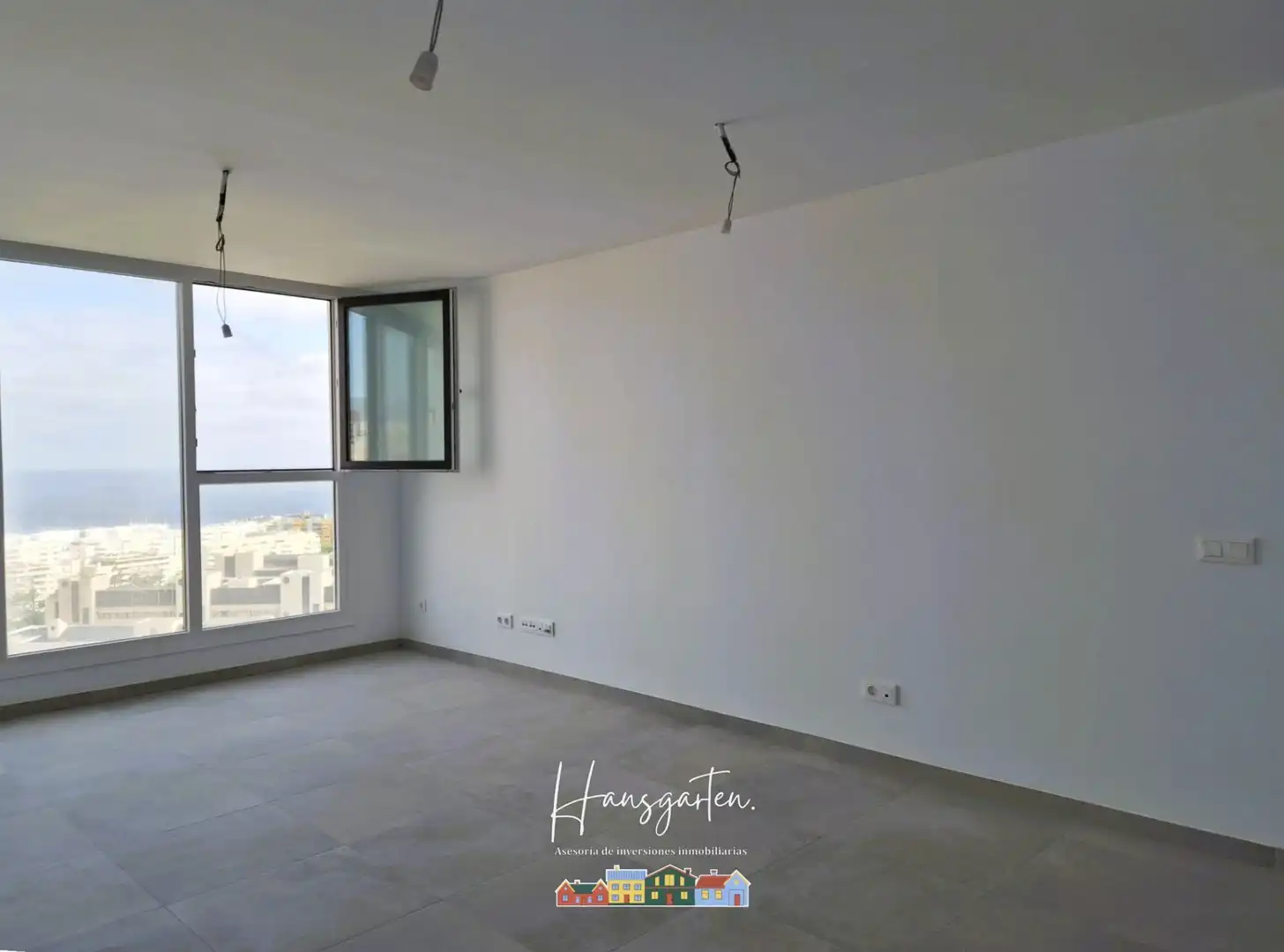 Sala de estar de Piso en venta en Las Palmas de Gran Canaria con Calefacción, Trastero y Piscina comunitaria