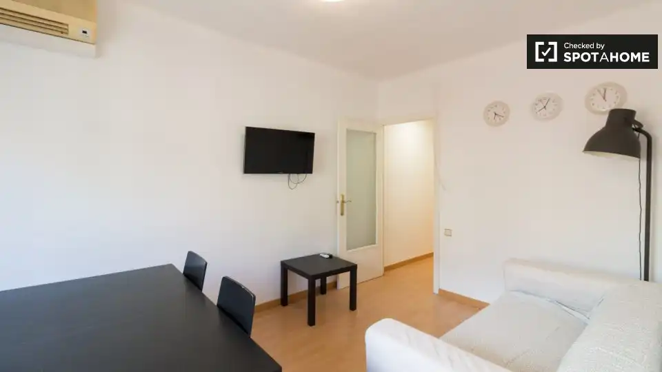 Living room of Flat for share in L'Hospitalet de Llobregat  with Air Conditioner, Heating and Furnished