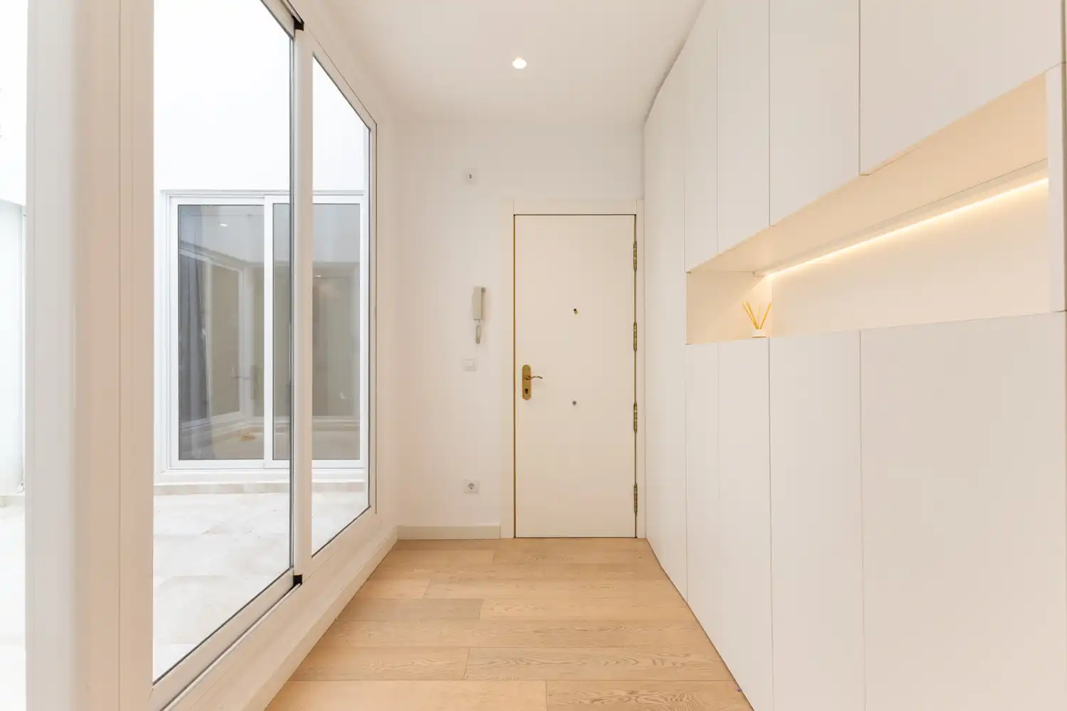 Flat for rent in Valencia  with Air Conditioner, Heating and Furnished