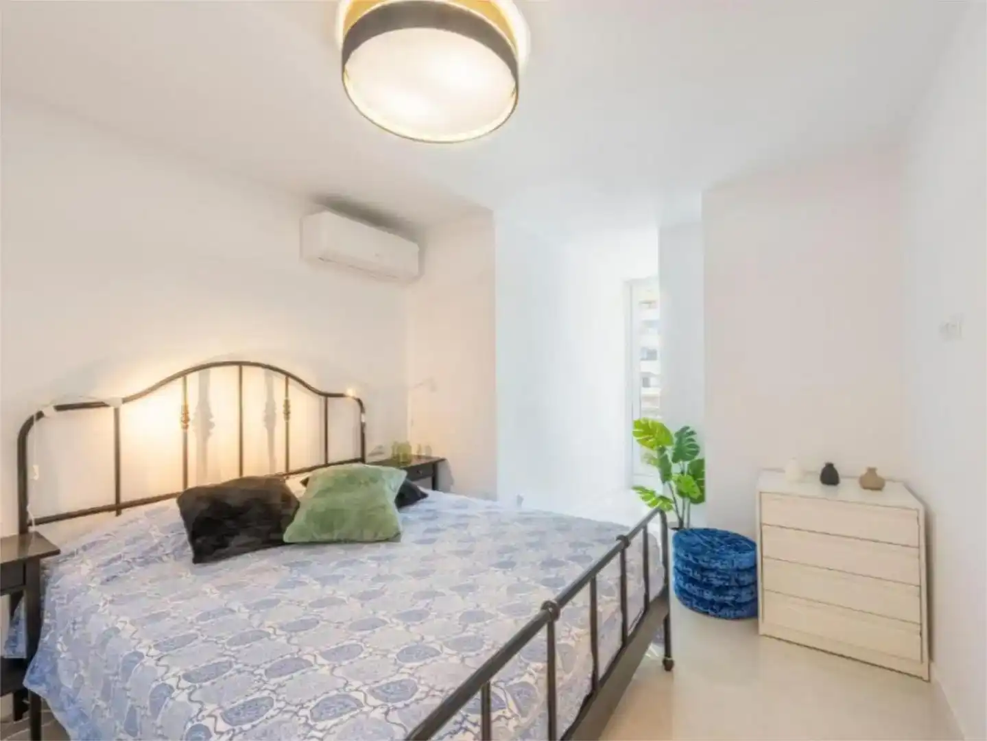 Schlafzimmer von Wohnung zur Miete in Marbella mit Klimaanlage, Schwimmbad und Balkon