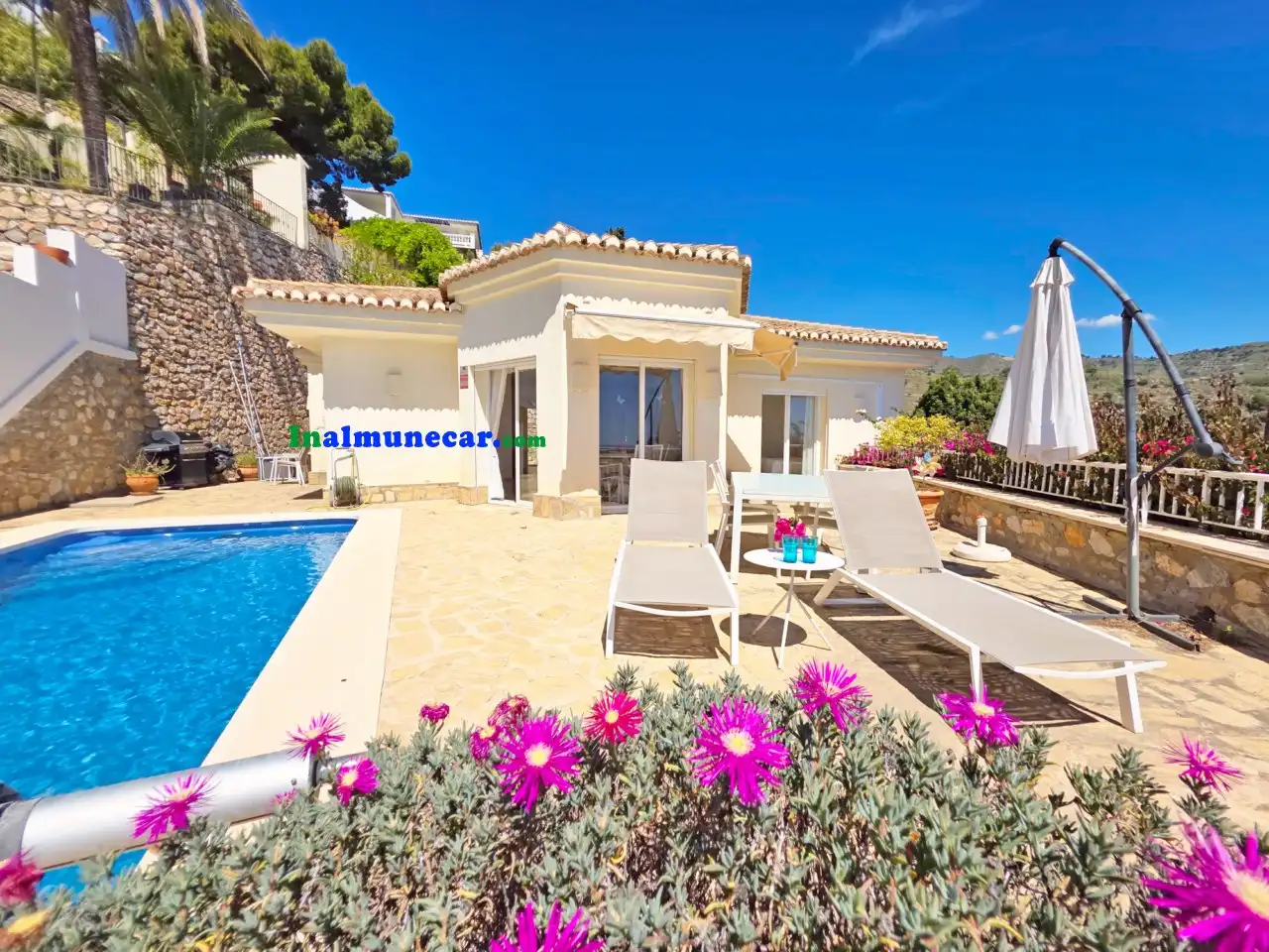Vista exterior de Casa o chalet en venta en Almuñécar con Aire acondicionado, Calefacción y Terraza