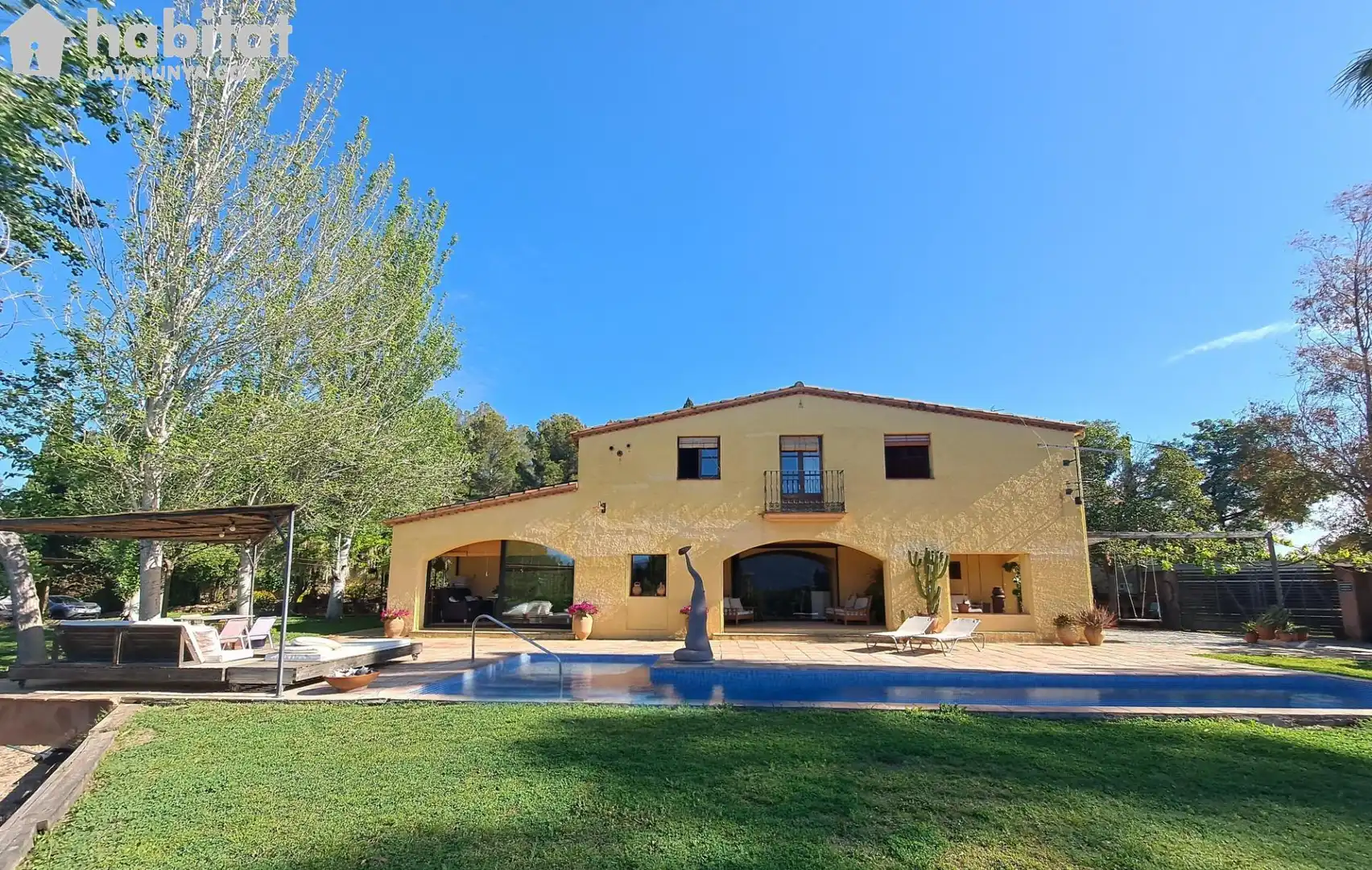 Vista exterior de Casa o chalet en venta en Sant Esteve Sesrovires con Aire acondicionado, Calefacción y Jardín privado