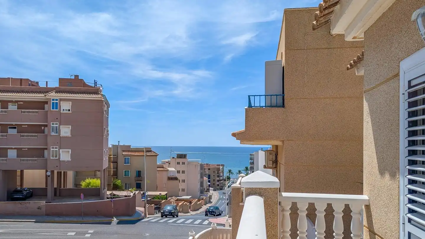 Vista exterior de Casa adosada en venta en Santa Pola con Terraza, Piscina y Amueblado