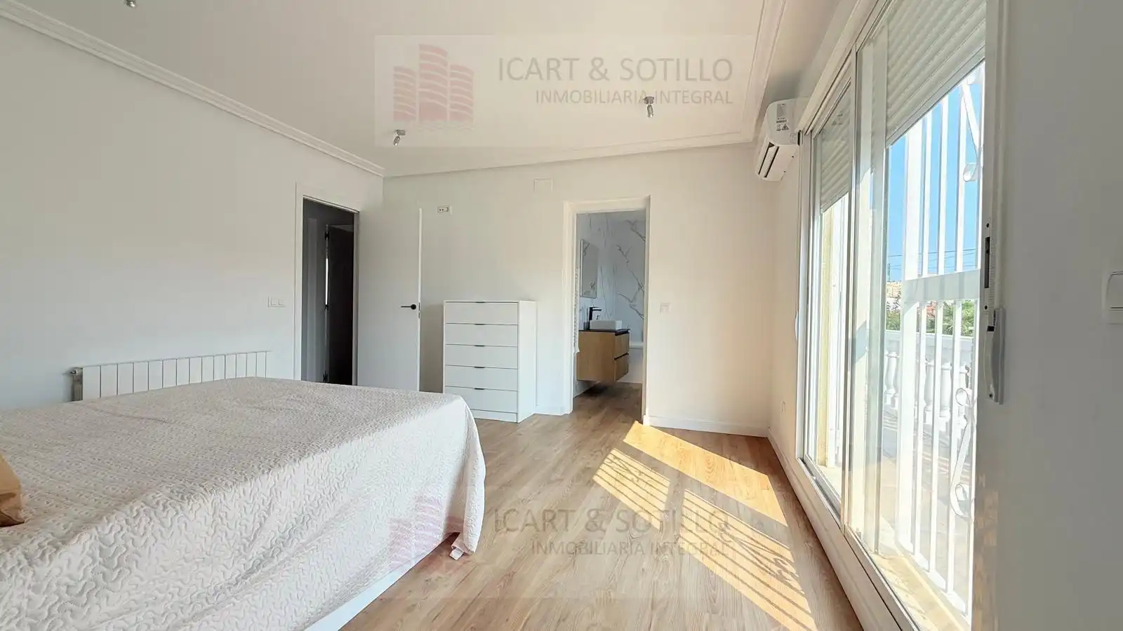 Bedroom of Houses for sale in Vinaròs  with Air Conditioner, Heating and Private garden