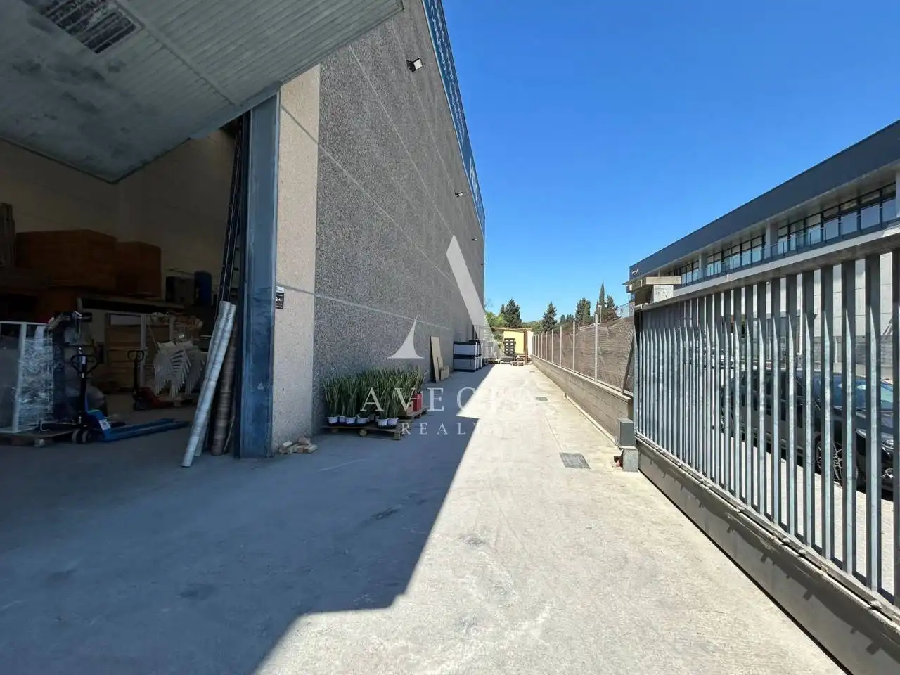 Vista exterior de Nave industrial de alquiler en Montcada i Reixac