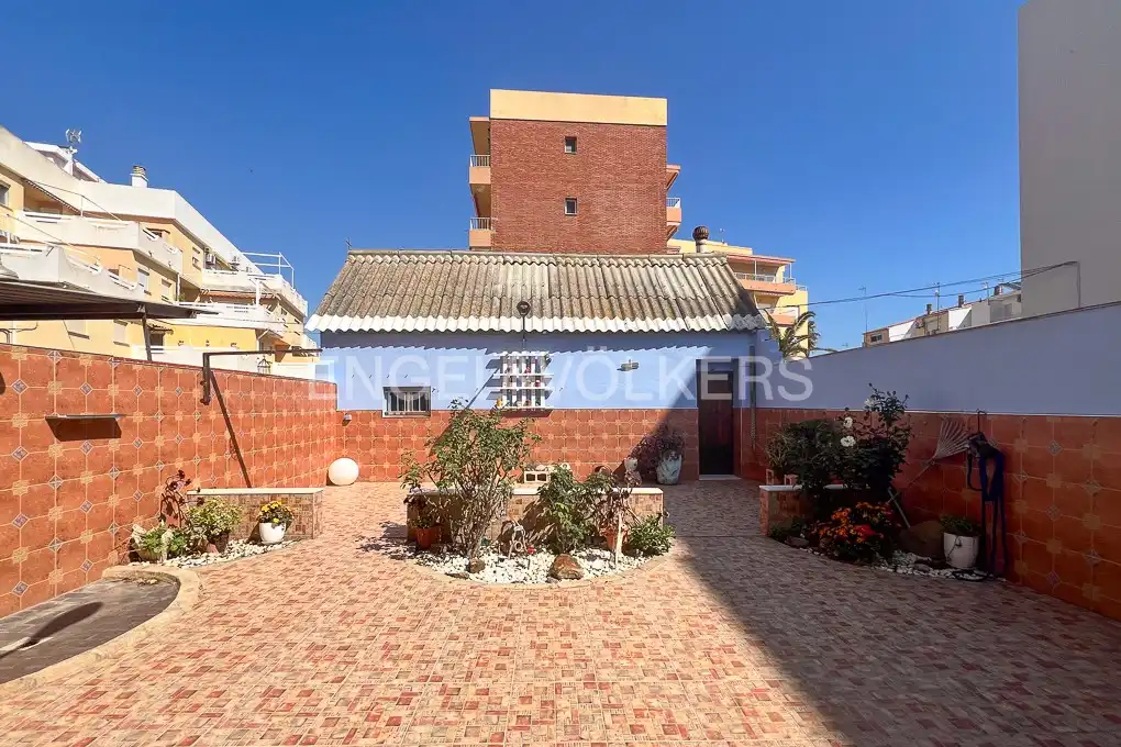 Vista exterior de Ático de alquiler en Sueca con Aire acondicionado, Calefacción y Jardín privado
