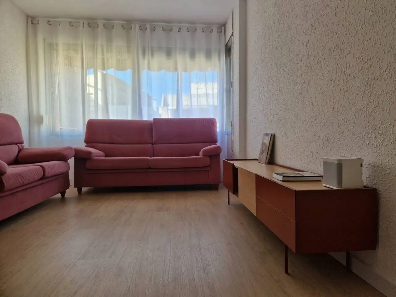 Sala de estar de Piso en venta en Amposta con Parquet, Terraza y Amueblado