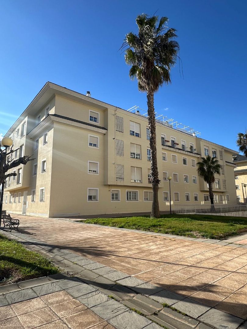 Vista exterior de Planta baixa en venda en Badajoz Capital amb Aire condicionat