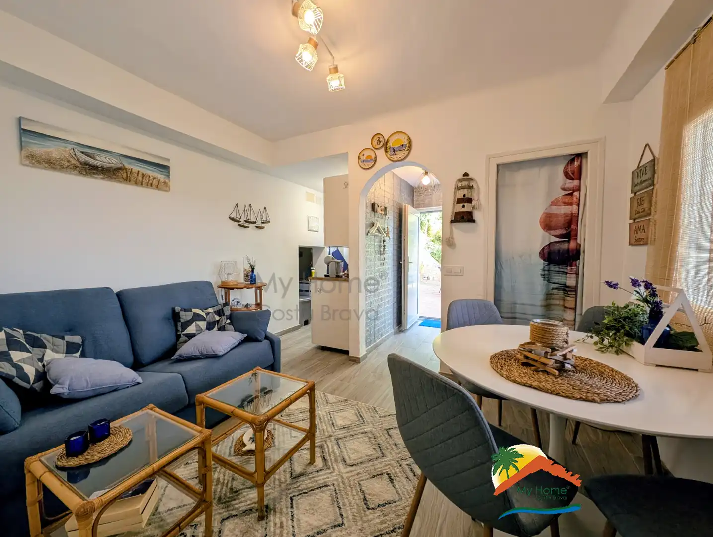 Sala d'estar de Casa o xalet en venda en Lloret de Mar amb Jardí privat, Terrassa i Piscina