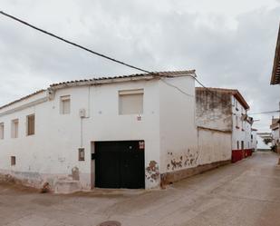 Vista exterior de Casa o xalet en venda en Alcalá del Obispo amb Calefacció, Jardí privat i Alarma