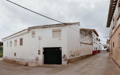 Vista exterior de Casa o xalet en venda en Alcalá del Obispo amb Calefacció, Jardí privat i Alarma