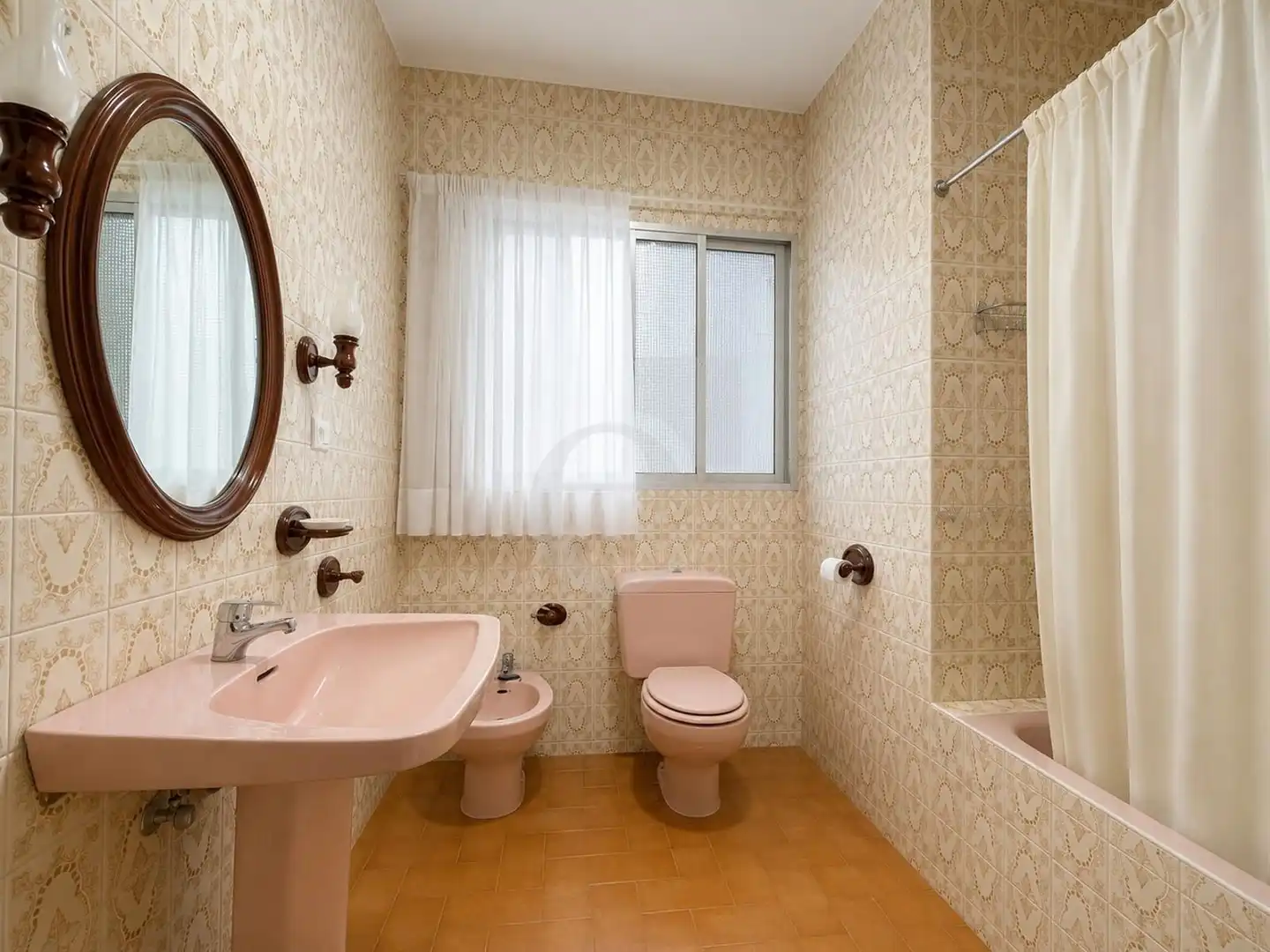 Bathroom of Flat for sale in Valencia  with Air Conditioner and Terrace