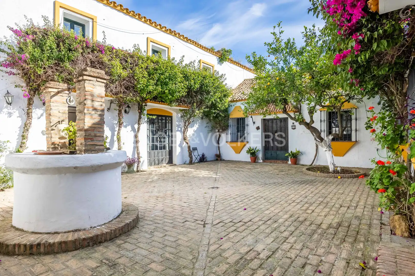 Vista exterior de Finca rústica en venda en Alcalá de Guadaira amb Calefacció, Jardí privat i Terrassa