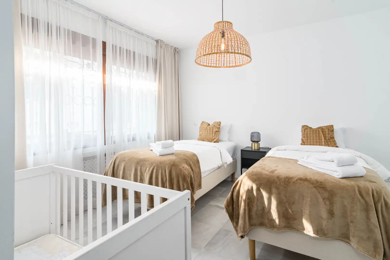 Dormitori de Casa o xalet de lloguer en Marbella amb Aire condicionat, Jardí privat i Parquet