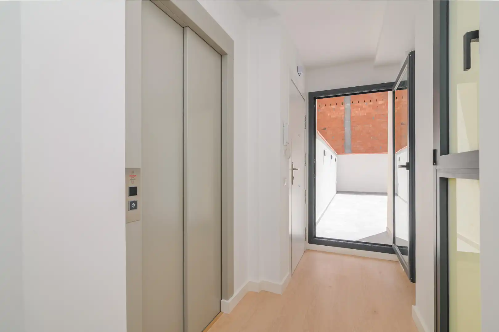 Penthouse with terrace for sale in Carrer Victòria 95, imagen 7