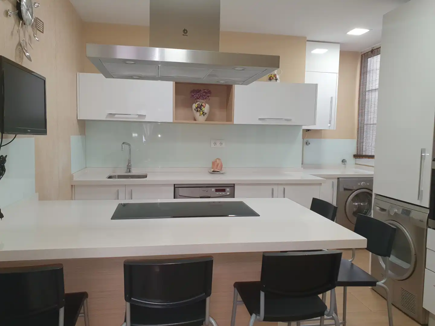 Cuina de Pis de lloguer en Dos Hermanas amb Aire condicionat, Terrassa i Moblat