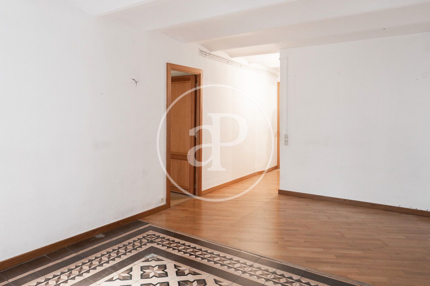 Piso en venta en  Barcelona Capital con Calefacción y Balcón