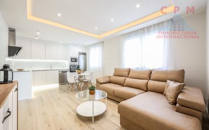 Living room of Flat to rent in  Madrid Capital  with Air Conditioner, Heating and Parquet flooring