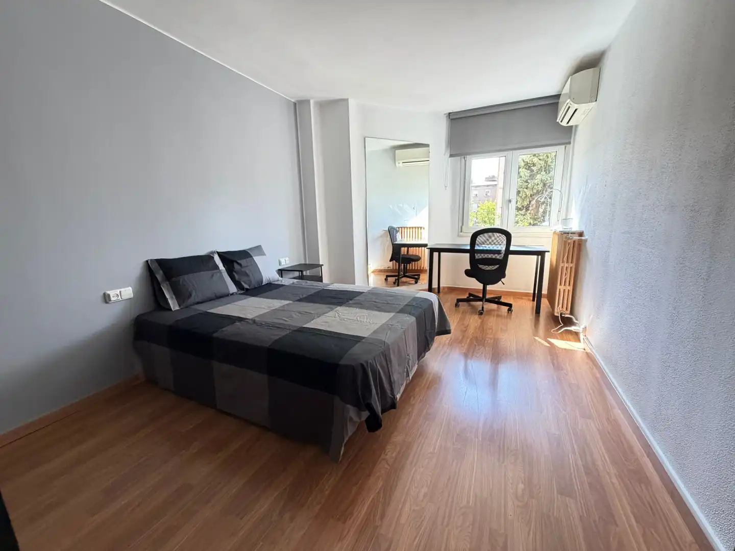 Bedroom of Flat for rent in Lleida  with Air Conditioner, Heating and Parquet flooring