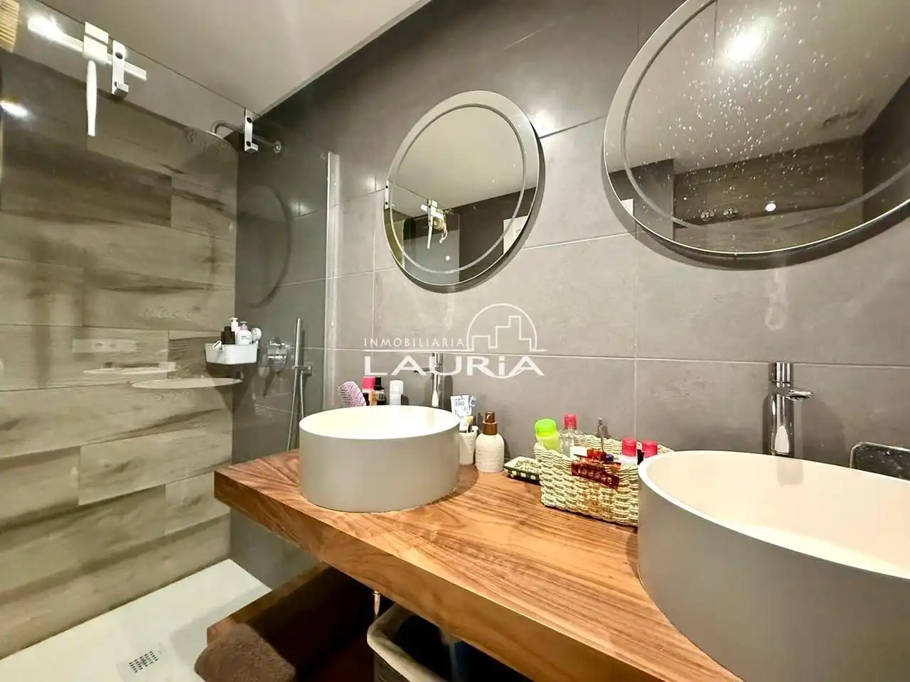 Bathroom of Flat for rent in Valencia  with Air Conditioner, Parquet flooring and Furnished