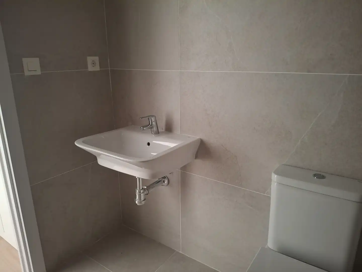 Baño de Planta baja en venta en Chipiona con Aire acondicionado, Calefacción y Jardín privado