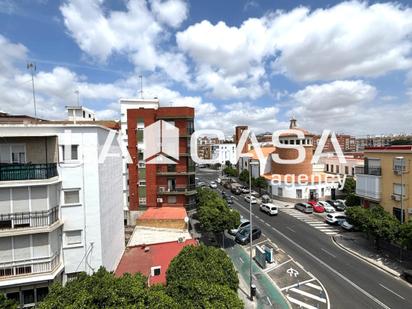 Vista exterior de Pis en venda en  Sevilla Capital amb Terrassa
