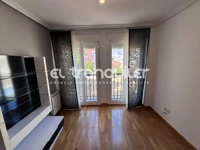 Bedroom of Flat for rent in Madrid  with Storage room, Furnished and Washing machine