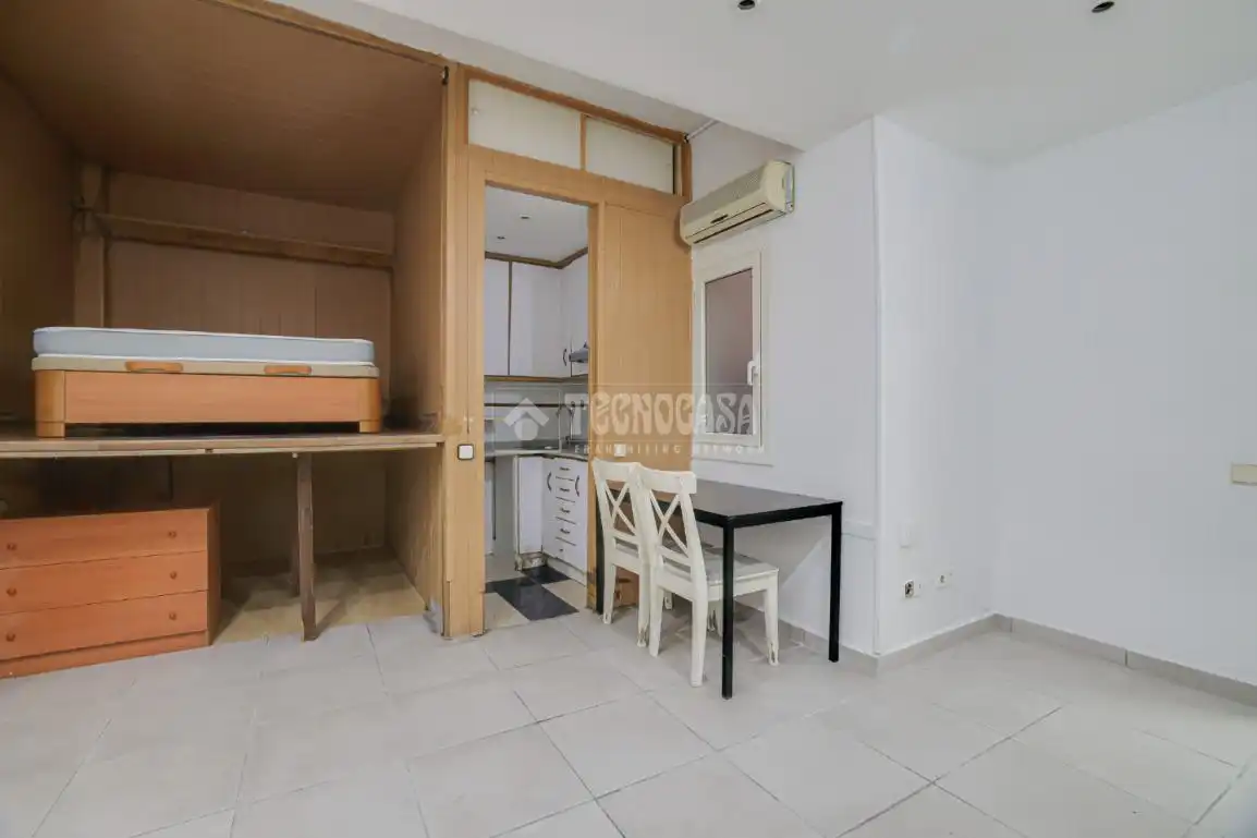 Bedroom of Study for sale in Barcelona
